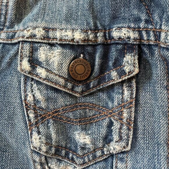 Abercrombie & Fitch Women’s Distressed Classic Button Front Denim Jacket Large - Picture 3 of 15